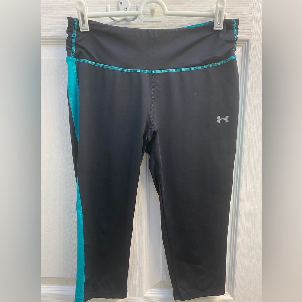 Black and green Under Armour capris